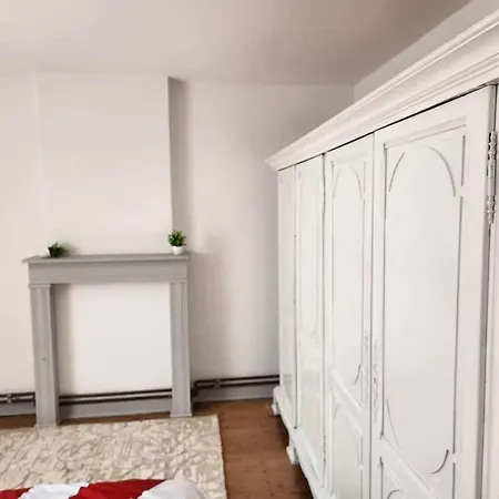 Spacious 4-bedroom House In Brunehaut With Views Hébergement de vacances