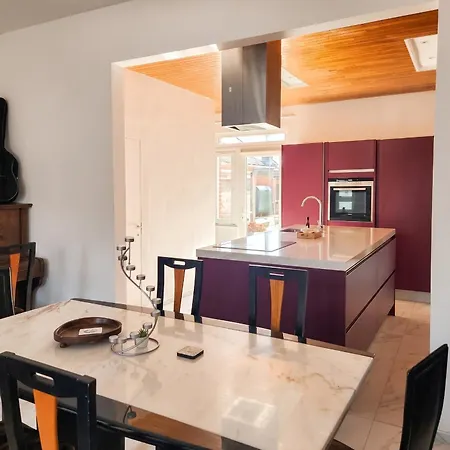 Hébergement de vacances Spacious 4-bedroom House In Brunehaut With Views