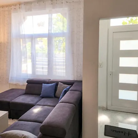 Hébergement de vacances Spacious 4-bedroom House In Brunehaut With Views