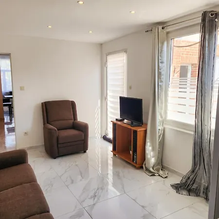 Spacious 4-bedroom House In Brunehaut With Views Hébergement de vacances *