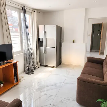 Spacious 4-bedroom House In Brunehaut With Views Hébergement de vacances Laplaigne