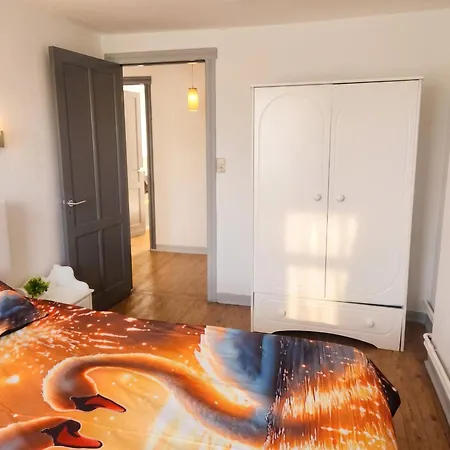 Spacious 4-bedroom House In Brunehaut With Views Hébergement de vacances *