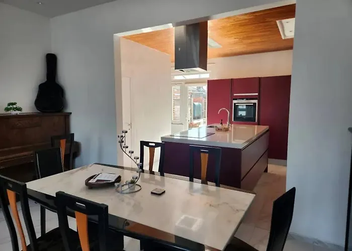 Spacious House In Brunehaut With View Hébergement de vacances Laplaigne