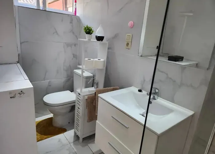 Hébergement de vacances Spacious House In Brunehaut With View *